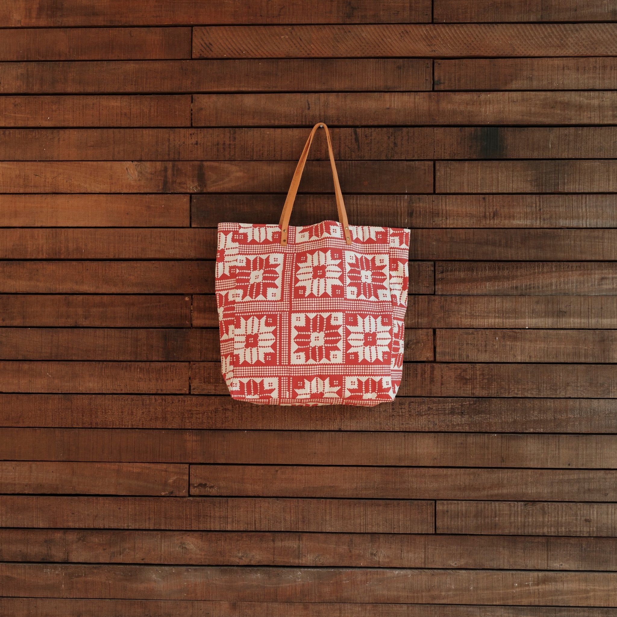 Super Tote, Seniuci Flower