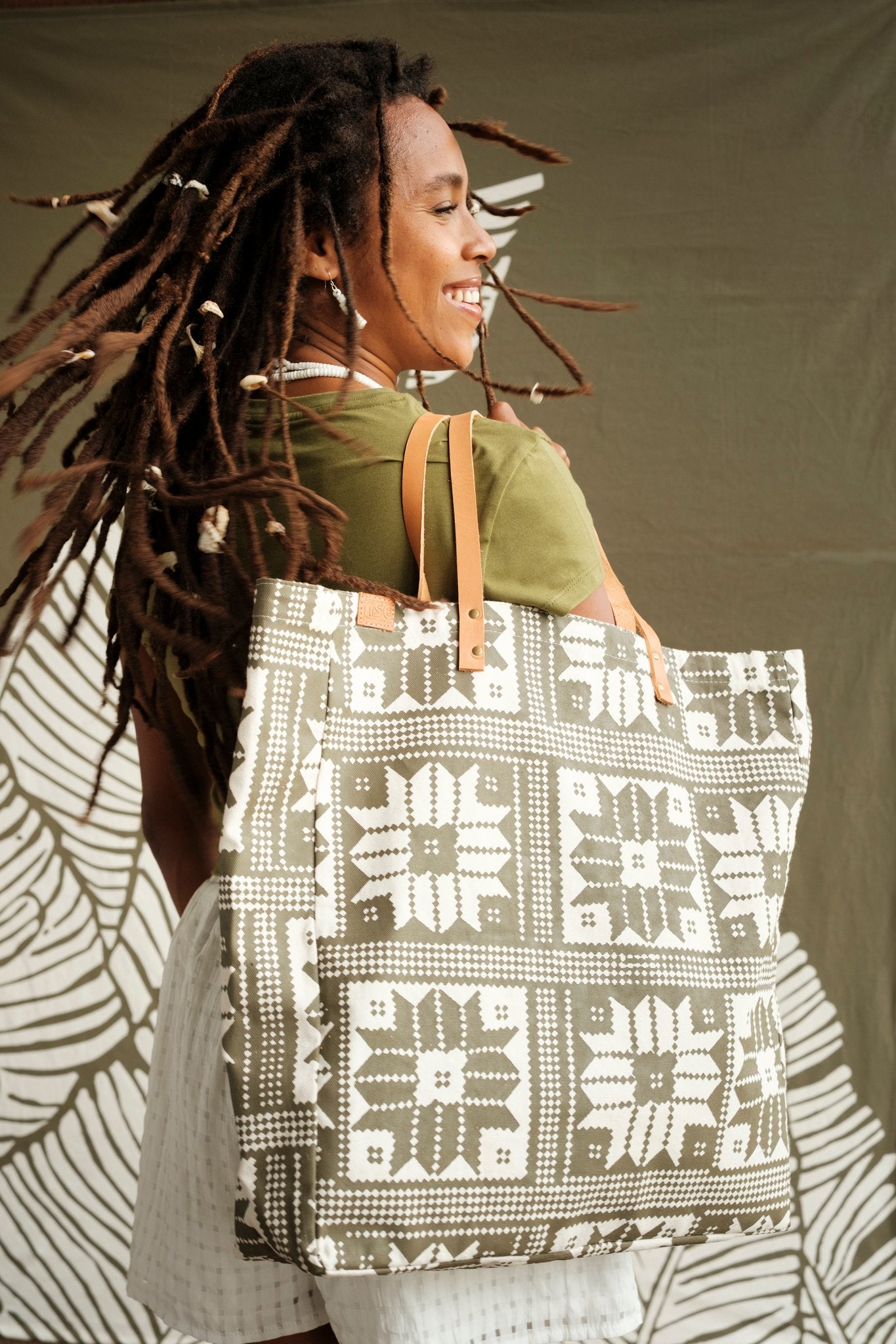 Super Tote, Seniuci Flower