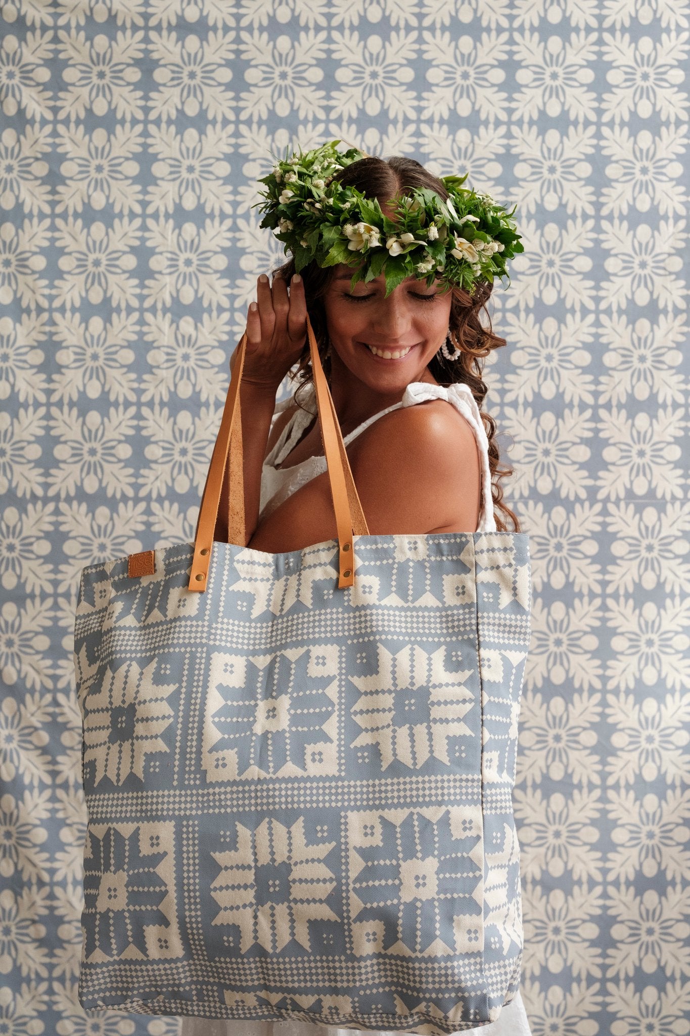 Super Tote, Seniuci Flower