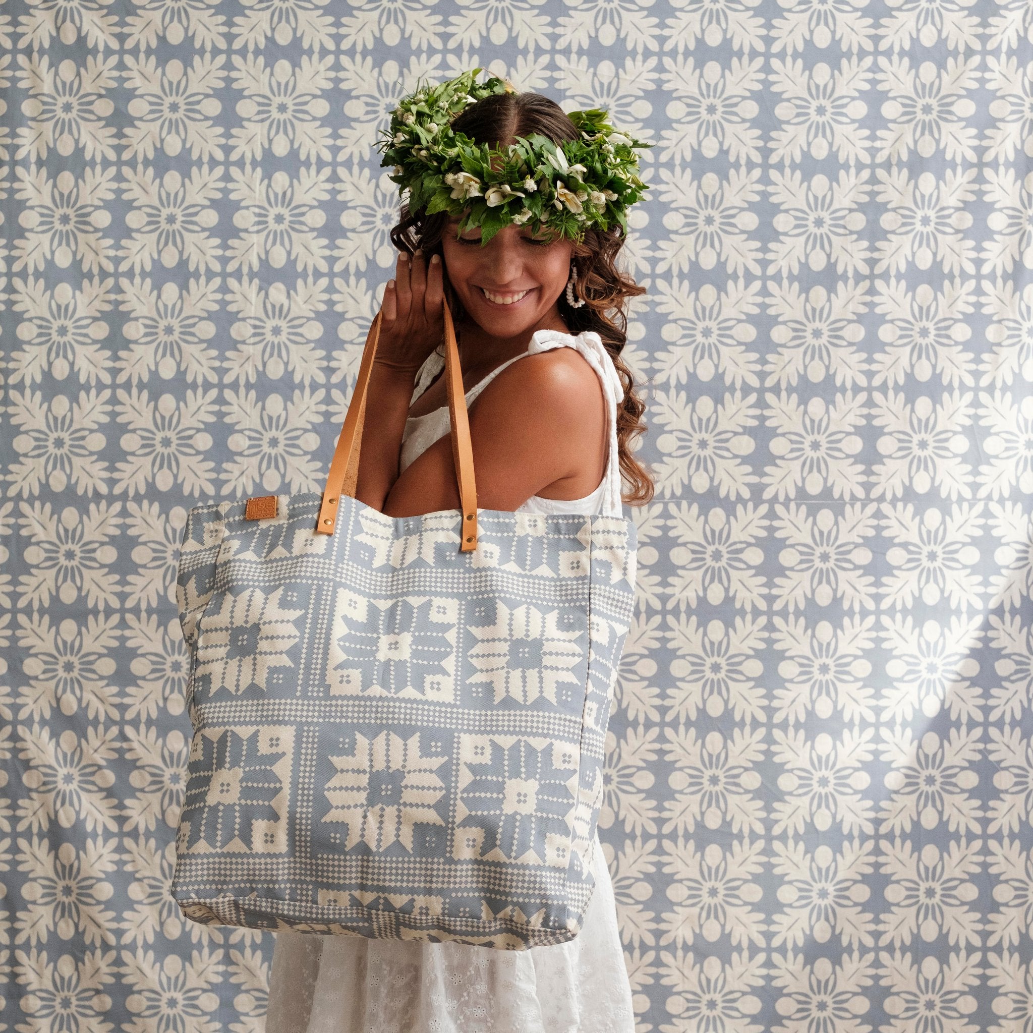 Super Tote, Seniuci Flower