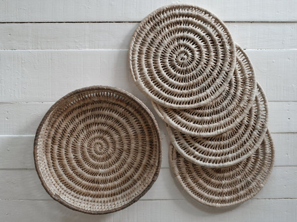 Sasa Voivoi Round Placemats, Set of Four (4) with Storage Basket