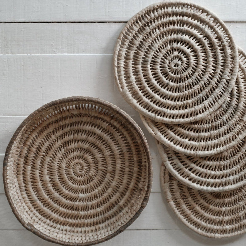 Sasa Voivoi Round Placemats, Set of Four (4) with Storage Basket