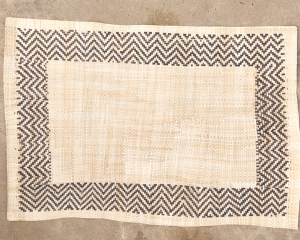 Papua Zigzag Border Mat - 140x200cm